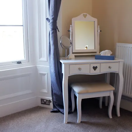 Silver Lining - Gilmore House With Parking & Garden Apartment