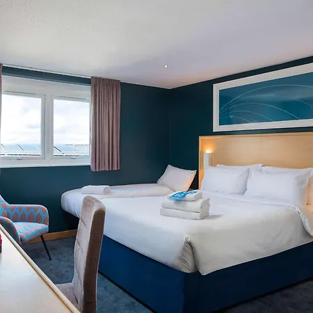 Travelodge Hotel 3*