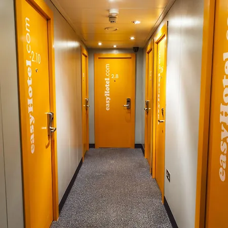Easyhotel Hotel 2*