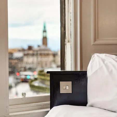 Easyhotel