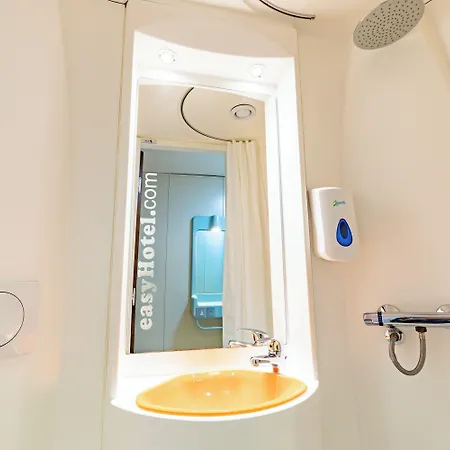 Easyhotel 2* Edimburgo