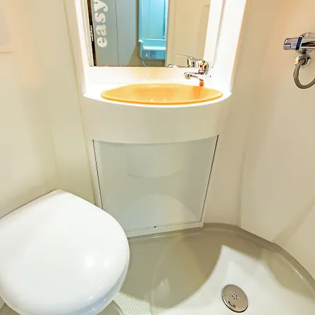 Easyhotel