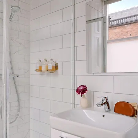 Apartmanhotel Thistle Royal Garden 4*