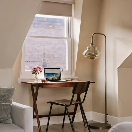 Апарт-отель Thistle Royal Garden 4*