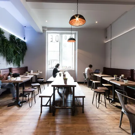 Hostal Code - The Court, *