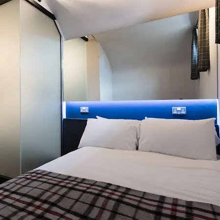 Code - The Court, Hostel Edinburgh