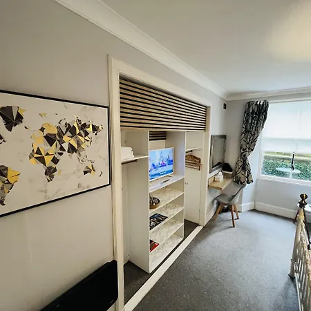 Ardenlee Guest house 3*