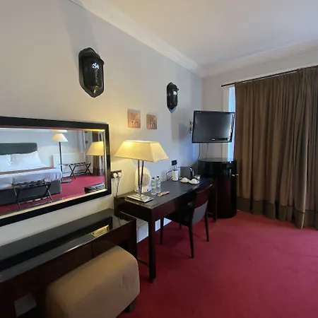 No6 West Coates 3* Edinburgh