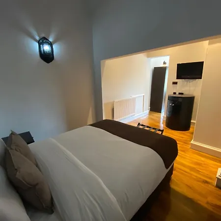 No6 West Coates 3* Edinburgh