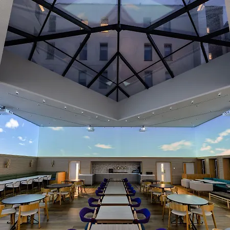 Yotel ホテル 4*