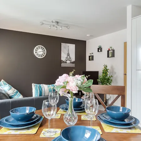 Modern 2 Bed In City. Free Parking. Edinburgh