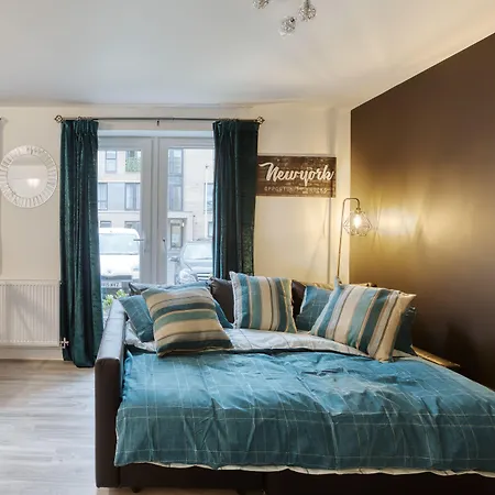 Modern 2 Bed In City. Free Parking. Apartment *