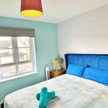 Newbuild - 3 Bedrooms, 2 Baths,5 Mins From Airport * Edimburgo