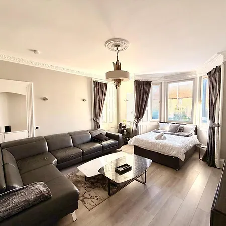 Immanuel House - Modern Luxury Victorian 1872 - Ultrafast Starlink Wifi & Free Parking * Edimburgo