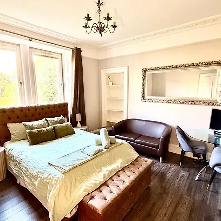 Immanuel House - Modern Luxury Victorian 1872 - Ultrafast Starlink Wifi & Free Parking Appartamento
