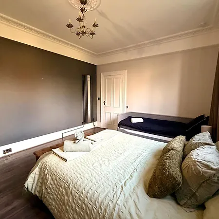 Immanuel House - Modern Luxury Victorian 1872 - Ultrafast Starlink Wifi & Free Parking Appartamento