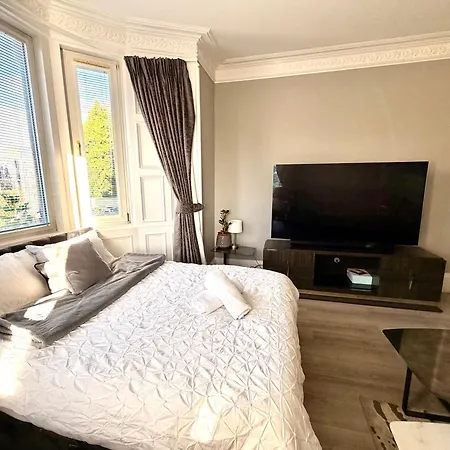 Appartamento Immanuel House - Modern Luxury Victorian 1872 - Ultrafast Starlink Wifi & Free Parking Edimburgo