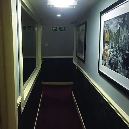Hostel Bobby's Bunkhouse *