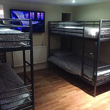 Bobby's Bunkhouse بيت شباب *