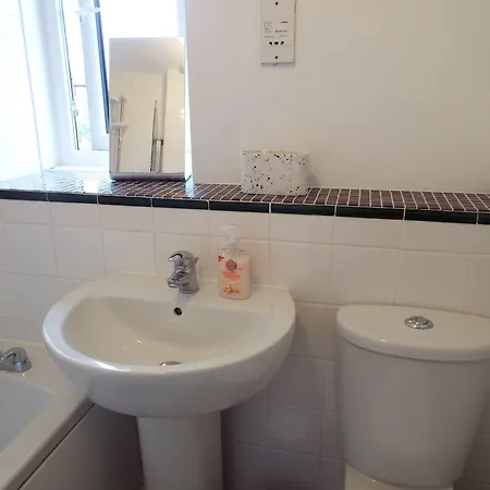 Ideal Location With Free On-site Private Parking Edinburgh