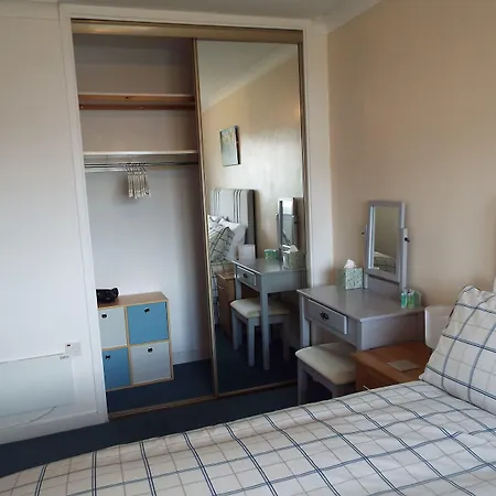 Ideal Location With Free On-site Private Parking Lägenhet Edinburg