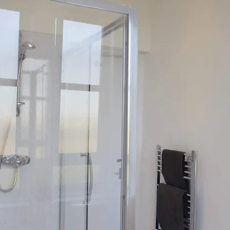 Modern 1 Bedroom Flat In The Heart Of