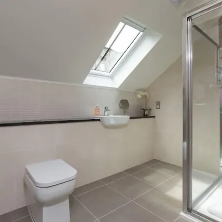 Joivy Trendy 1-bedroom Main Door House In New Town בית נופש *