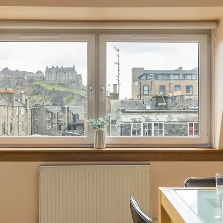 Amazing Castle View Apartment Edinburgh