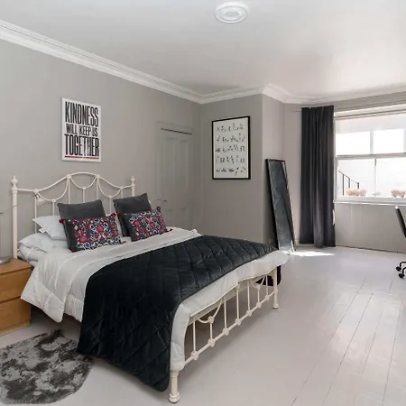 Beautiful & Bright 2bd Flat - Haymarket