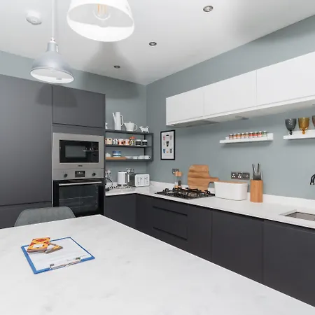 아파트 Beautiful & Bright 2bd Flat - Haymarket *