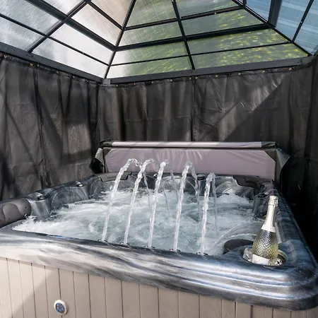 Luxury Georgian Retreat - Hot Tub - Patio * 爱丁堡