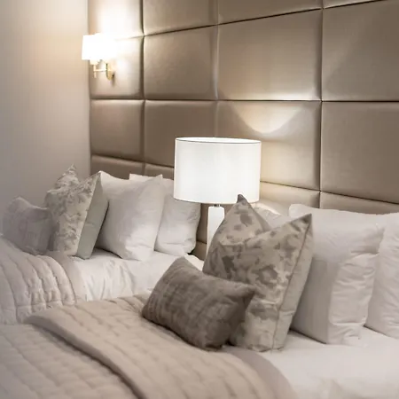 Hotel Luxury Georgian Retreat - Hot Tub - Patio *