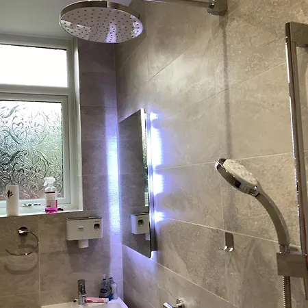 Séjour chez l'habitant Ground Floor Shared With Host *