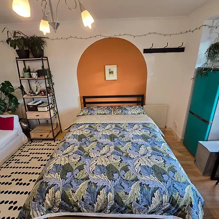 Double With Shared Bathroom Near The Shore And Tram 爱丁堡