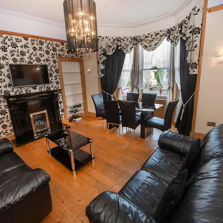 Roomy 1 Level Free Parking * Edinburgh