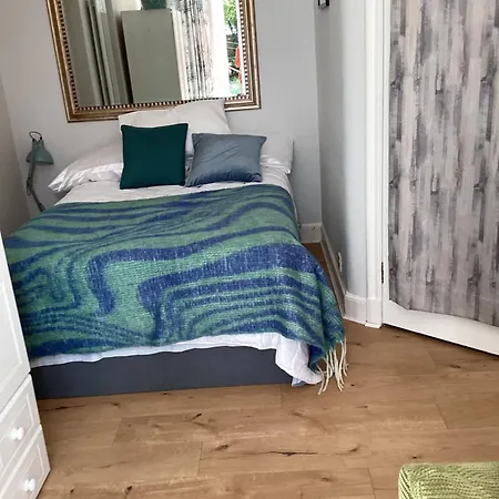 Ground Floor Shared With Host * Edinburgh