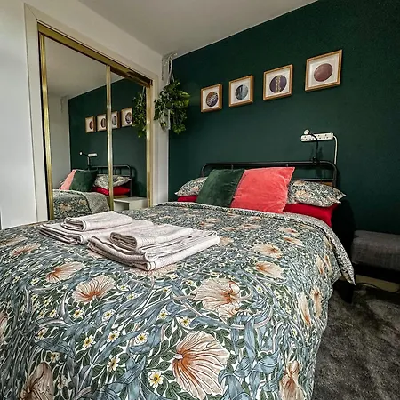 Πανσιόν Double With Shared Bathroom Near The Shore And Tram *