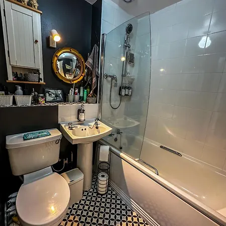 Πανσιόν Double With Shared Bathroom Near The Shore And Tram Εδιμβούργο