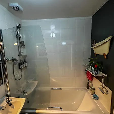 招待所 Double With Shared Bathroom Near The Shore And Tram 爱丁堡