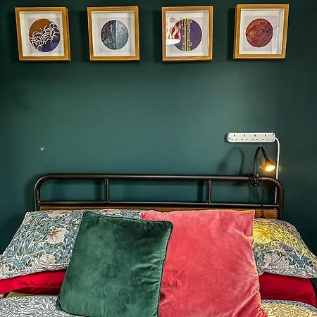 Double With Shared Bathroom Near The Shore And Tram *