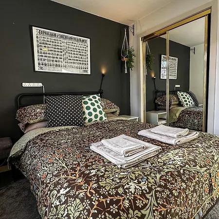 Double With Shared Bathroom Near The Shore And Tram *