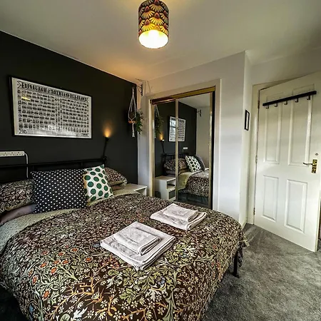 Double With Shared Bathroom Near The Shore And Tram Эдинбург