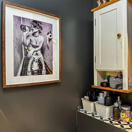 Double With Shared Bathroom Near The Shore And Tram 招待所 *