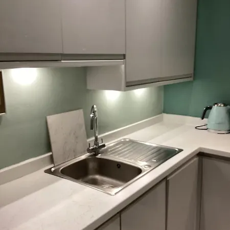 Ground Floor Shared With Host * Edinburgh