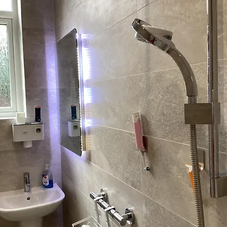 Ground Floor Shared With Host منزل للإقامة