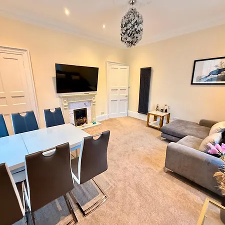 Georgian Luxury - Fast Broadband Wifi - Parking Available Apartman *