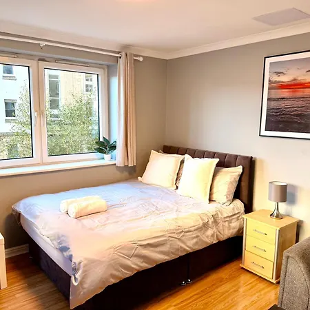 Pilrig - Fast Wifi And Parking Available 公寓