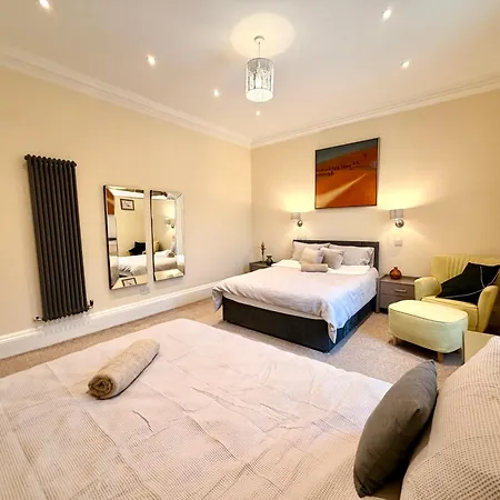 Georgian Luxury - Fast Broadband Wifi - Parking Available Apartman *