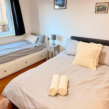 Pilrig - Fast Wifi And Parking Available *