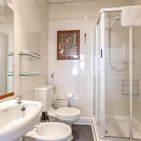 דירה Great Location! 2bd,2 Bath In Centre Of *